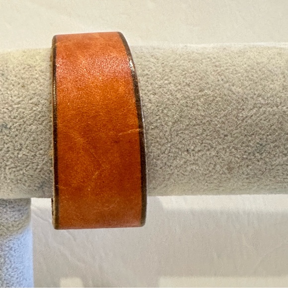 Plunder “Pippa” bracelet, Brown leather w/ a belt buckle like closure - Picture 9 of 13